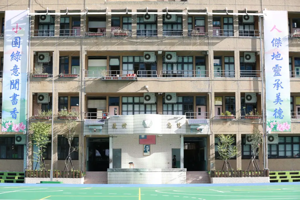 2025年工业废气治理技术新趋势:郑州环保设备企业如何应对