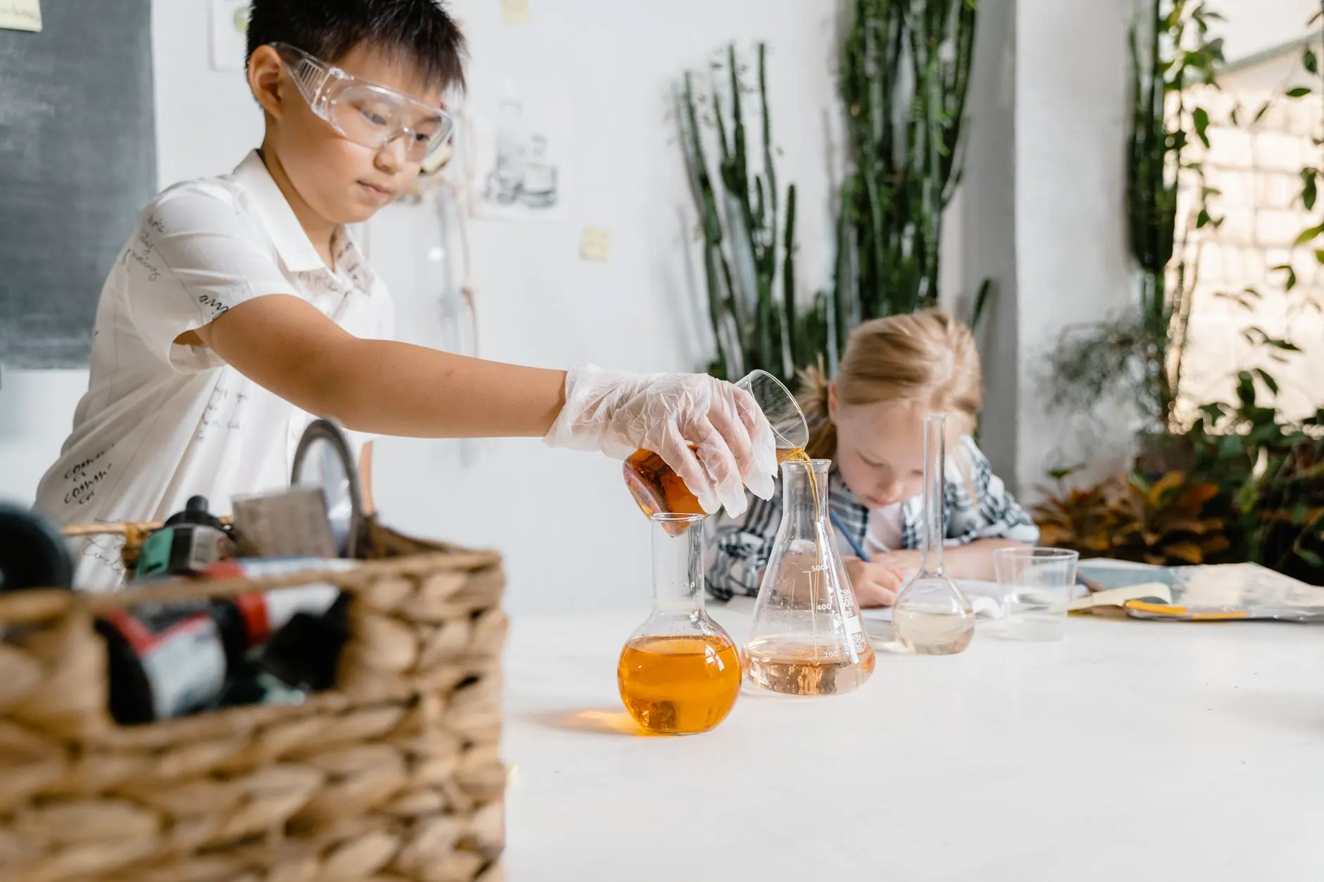 工业废气治理方案设计中催化燃烧与吸附技术的对比
